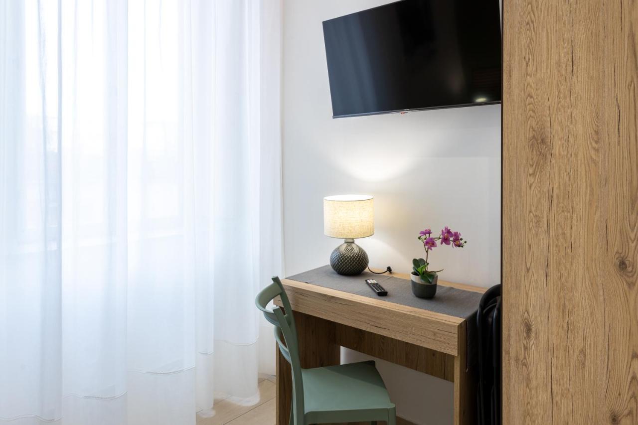 The Heart Guest House نابولي المظهر الخارجي الصورة