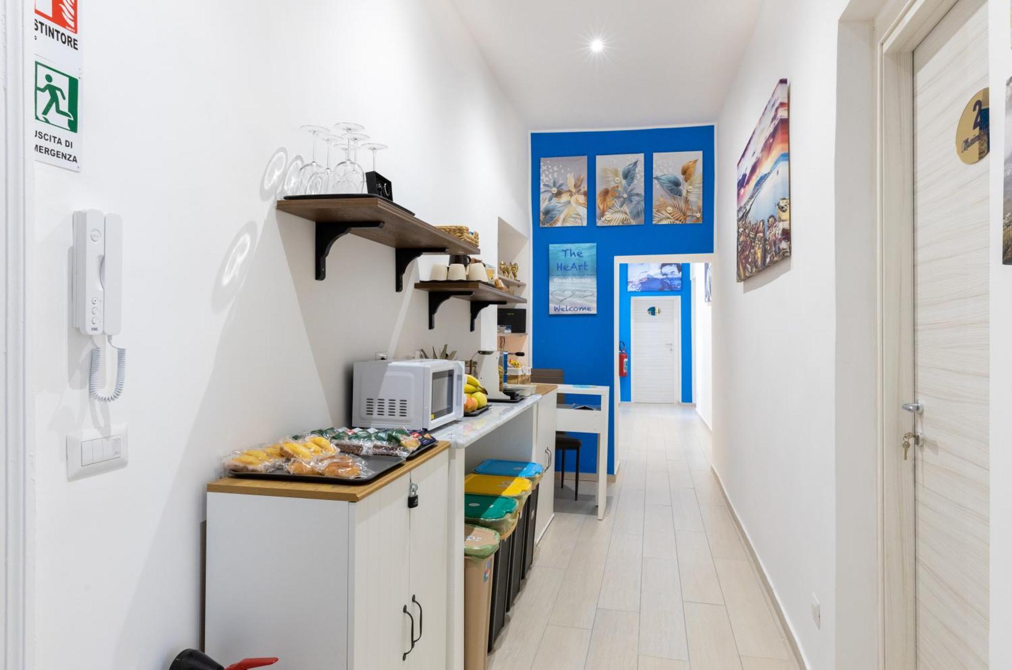 The Heart Guest House نابولي المظهر الخارجي الصورة
