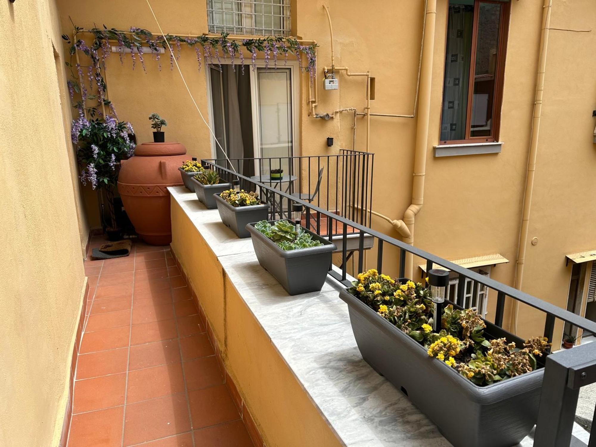 The Heart Guest House نابولي المظهر الخارجي الصورة