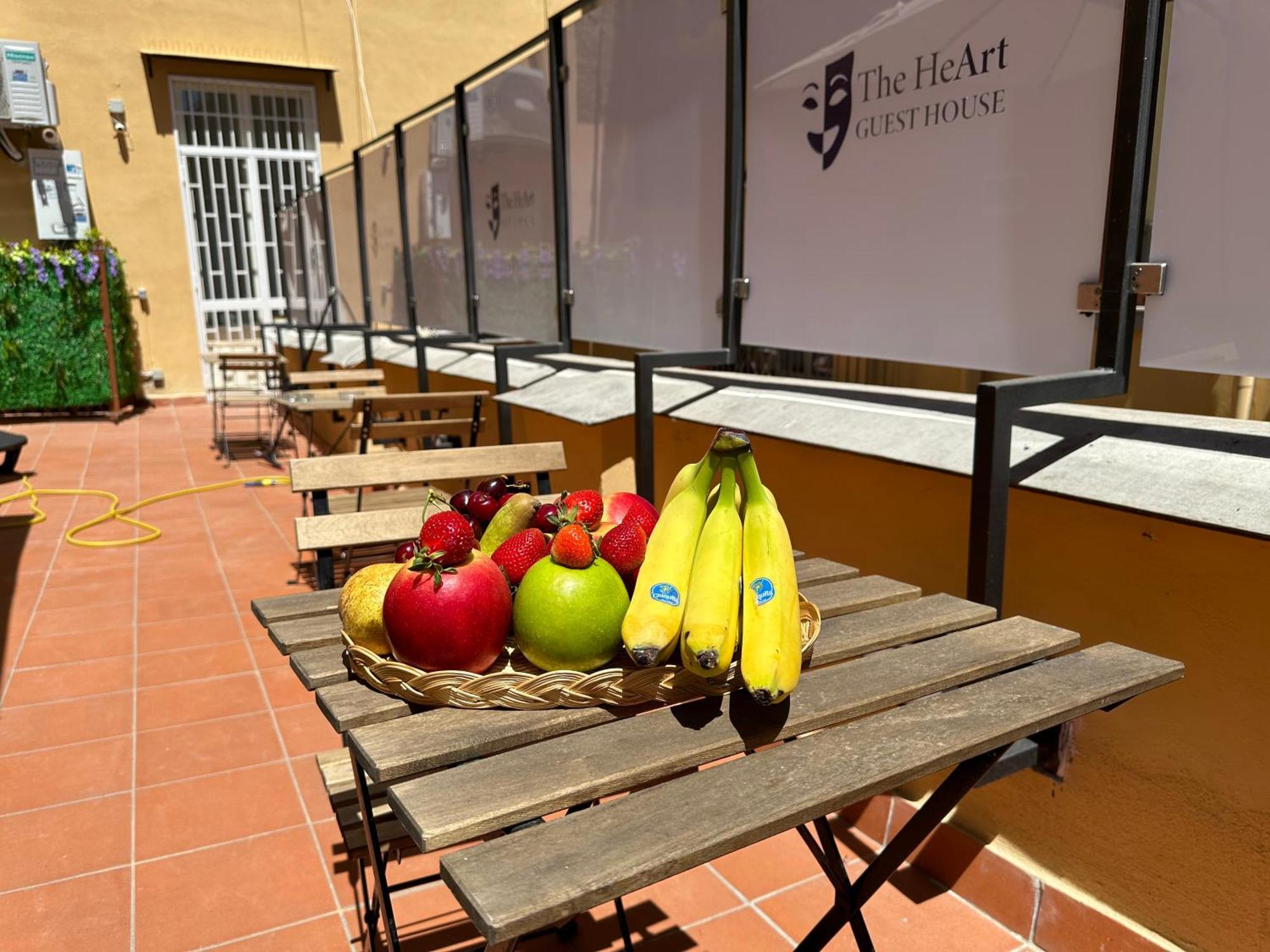 The Heart Guest House نابولي المظهر الخارجي الصورة
