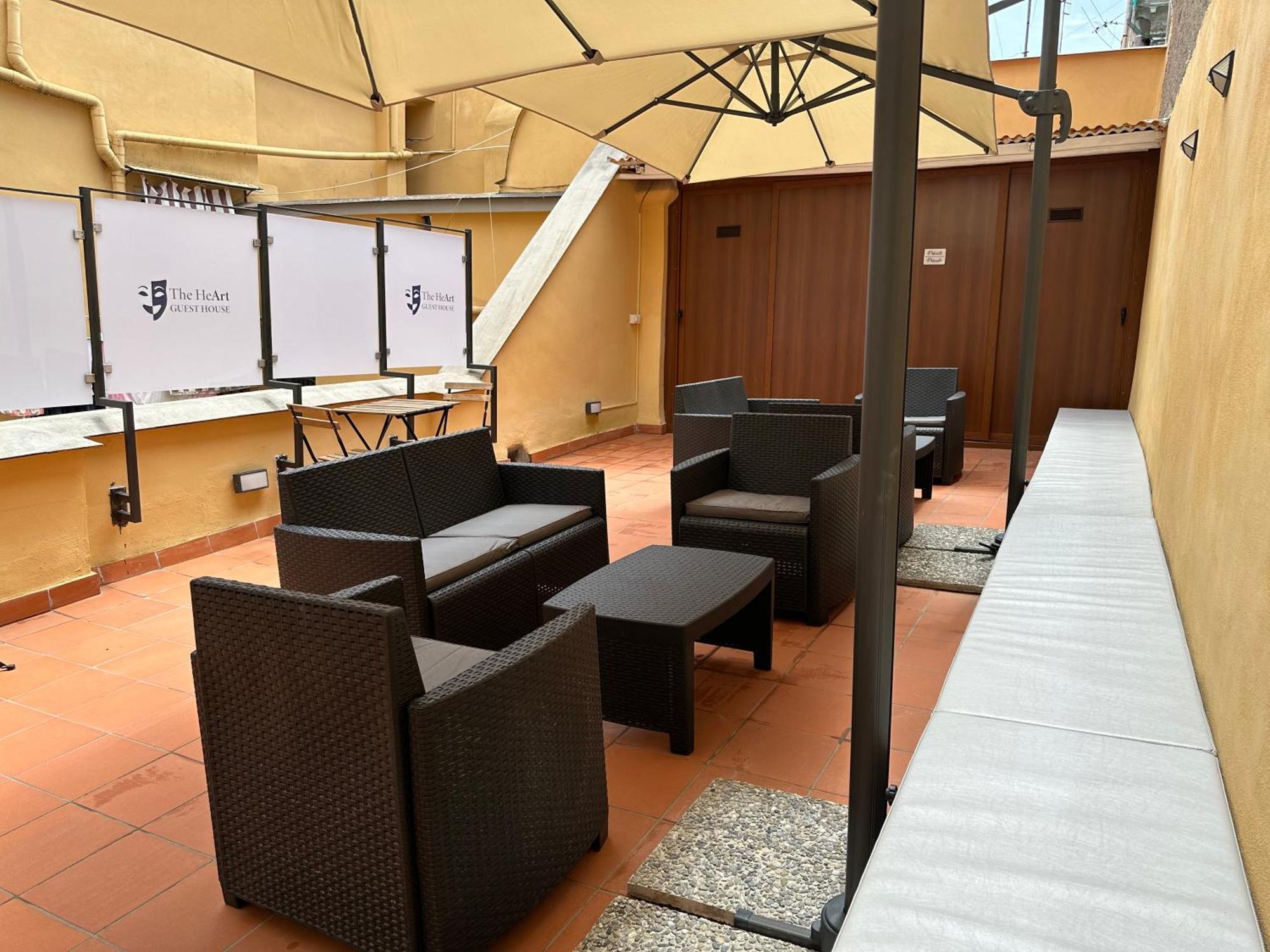 The Heart Guest House نابولي المظهر الخارجي الصورة