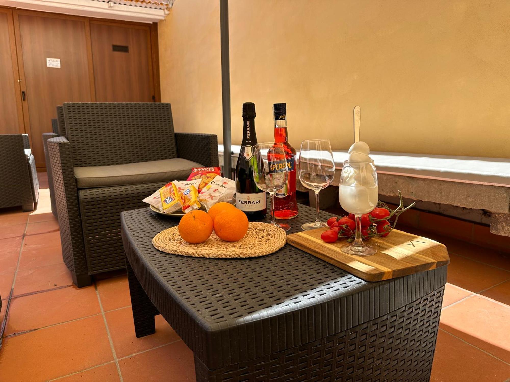 The Heart Guest House نابولي المظهر الخارجي الصورة